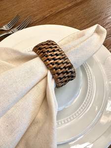 Anneaux de serviette rustiques faits à la main, style ferme, élégants porte-serviettes en rotin tissé pour la décoration de table à manger, style en osier naturel pour - Product Image 2