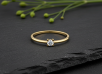 Bague de fiançailles solitaire en or jaune 14 carats pour femme, sertie de diamants, style classique, minimaliste, délicate, empilable, cadeau personnalisé OEM