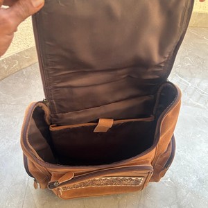 Offre Spéciale Western usiné à la main en cuir suédé botte point couche sac à dos à la main en cuir Floral luxe sac à dos pour ordinateur portable pour unisexe - Product Image 5