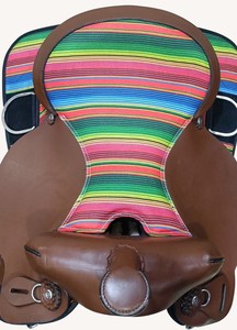 Une selle durable en Cordura et en cuir avec un siège unique à rayures arc-en-ciel pour une performance optimale Selle Western Rainbow Ridge Pro - Product Image 5
