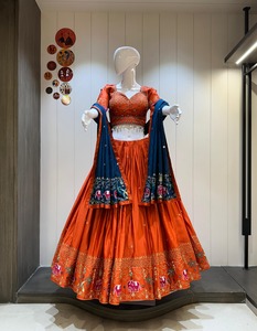 Ensemble Lehenga Choli pour femmes Laxmi Lifestyle, spécial Navratri, tissu en coton pur coloré, style traditionnel indien, longueur au sol, réversible - Product Image 2