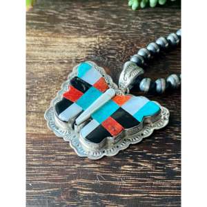Pendentif papillon incrusté de turquoise en argent sterling par Geraldine James - Product Image 4