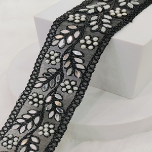 Tela de encaje bordado Zari metálico hecho a mano en borde negro para saris Lehengas vestidos proyectos artesanales - Product Image 4