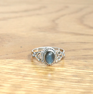 Bague minimaliste en argent sterling 925 Labradite noire en pierre de lune faite à la main meilleur vendeur cadeau de fête symbole chrétien pour - Product Image 1