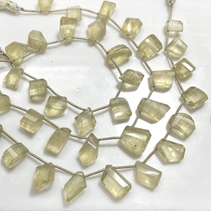 Venta al por mayor Scapolite Fancy Shape Side Drill Beads Yellow Faceted Nugget Beads para la fabricación de joyas - Product Image 1
