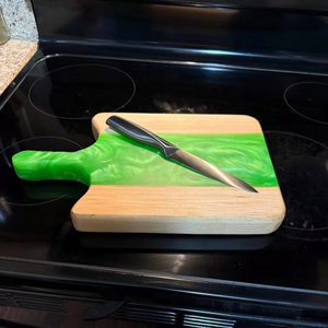 Planche en bambou de style traditionnel conçue pour durer au lave-vaisselle Facile à nettoyer Entretien Comprend une planche à fromage Couteau en acier inoxydable - Product Image 1