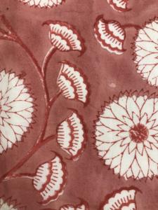 Tela de Algodón Estampada a Mano con Diseño Floral Elegante, Estampados Botánicos Vintage en Francés e Inglés - Product Image 3