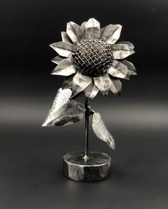 Sculpture en métal de tournesol doré contemporain, pièce d'accent décorative pour table d'appoint, affichage et cadeaux, vente en gros en provenance d'Inde - Product Image 5