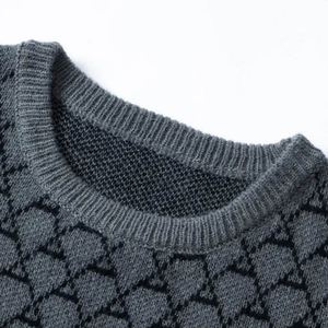 Pulls pour hommes au look moderne et urbain, légers, conçus pour un style décontracté chic et professionnel en hiver - Product Image 2