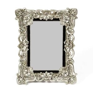 Classic <b>Metal</b> <b>Photo</b> <b>Frame</b> with Golden Finish Eco-Friendly Customizable Color & Size for Home Decoration - Product Image 5
