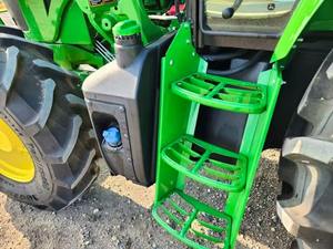 Tractor Utilitario John Deere 6120E Nuevo de 120HP 2WD con Motor de Transmisión por Engranajes, Caja de Cambios y Bomba para Uso Agrícola - Product Image 3