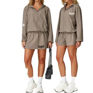 Veste de protection solaire de sport pour femmes à séchage rapide personnalisée de haute qualité respirante UPF50 + Protection UV capuche fermeture éclair longueur courte - Product Image 1