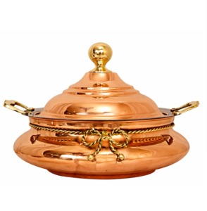 Les buffets en cuivre ajoutent une touche élégante et raffinée à toute configuration de salle à manger, rehaussant ainsi l'attrait visuel des mariages. - Product Image 1