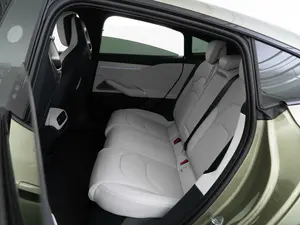 Sedán S V 7 2024, Tracción en las Cuatro Ruedas, R18, Litio, Cuero, Cámara Trasera, Techo Panorámico, Luces LED, Batería de 110 kWh - Product Image 5