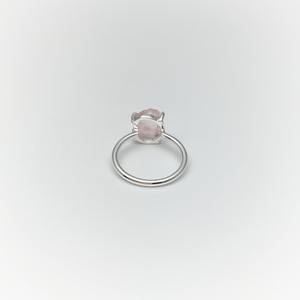 Anillo de Cuarzo Rosa Natural de 8-10 mm con Engaste de Puntas, Anillo de Piedra Preciosa Natural, Latón Ajustable, Joyería Delicada Hecha a Mano para Mujer - Product Image 2