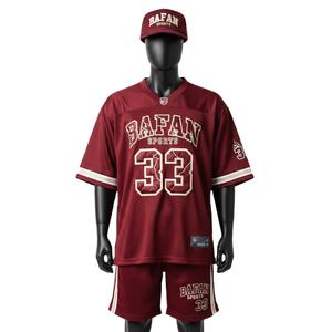 Ensemble short de sport pour homme en maille polyester premium 180 GSM léger, avec empiècements latéraux marron et logo thermocollé. - Product Image 1