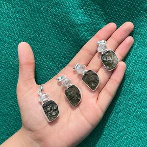 Colgante de moldavita genuina hecho a mano, piedra preciosa natural en plata de ley, regalo de aniversario perfecto para hombres, piedras preciosas sueltas - Product Image 2