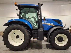 รถไถเดินตามนิวฮอลแลนด์ T7.210 ปี 2022 พร้อมเครื่องยนต์ FPT 165 แรงม้า ระบบขับเคลื่อน 4 ล้อ เกียร์ธรรมดา ปั๊มเกียร์ประสิทธิภาพสูง - Product Image 5