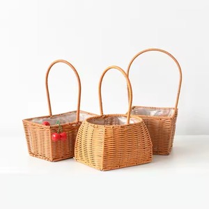 Panier de pique-nique en rotin tissé flexible de fabrication vietnamienne avec poignée pour la décoration intérieure et le stockage domestique - Product Image 3