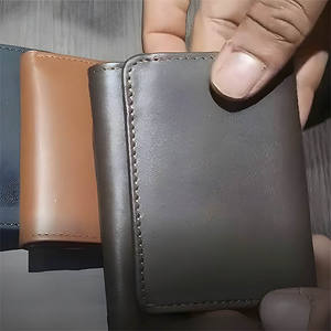 Portefeuille en cuir de qualité supérieure à trois volets pour homme, pour un usage quotidien, avec emplacement pour cartes et fenêtre d'identité, style élégant, compact, minimaliste, durable, cadeau - Product Image 2