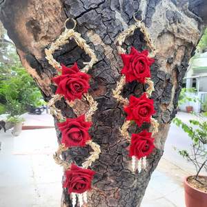 Brazalete Gota étnico tradicional con rosas artificiales para el hogar y decoraciones para fiestas de bodas - Product Image 3