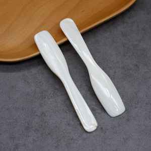 Elegante cuchara hecha a mano de madreperla, perfecta para caviar, postres o decoración. Lujoso, suave y natural. - Product Image 2