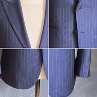 Jas Pria Biru Dongker Motif Garis Kapur Single Breasted Dua Kancing Kerah Peak Lapel Saku Lipat Jas Bisnis untuk Pria Kantor Custom MTM
