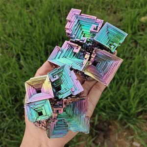 Spécimen minéral brut de grappe de cristal de bismuth arc-en-ciel naturel en gros pour les collectionneurs décoration de la maison guérison énergétique - Product Image 4