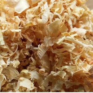 MAYORISTA DE MADERA DE PINO AL POR MAYOR PARA CAMAS DE ANIMALES ALIMENTOS NATURALES PARA POLLOS, CABALLOS. SE PUEDE UTILIZAR COMO FERTILIZANTE PARA CULTIVAR SETAS - Product Image 6