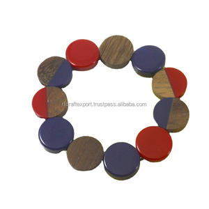 Pulseras de abalorios de moda de resina roja y verde hermosas y elegantes de alta calidad de la India por RF Crafts - Product Image 4