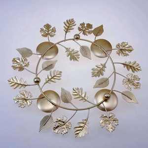 Bougeoir à guirlande de feuilles en métal Bougeoir doré à 4 cônes Pièce maîtresse décorative pour la fête de mariage à la maison - Product Image 2