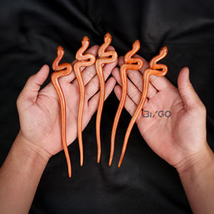 ปิ่นผมไม้ทรงงูสำหรับผู้หญิง & ที่แขวนผมยาว - Product Image 1