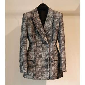Chaqueta de traje elegante con doble botonadura para mujer Emily, tela de alta calidad, servicios ODM de Vietnam - Product Image 2
