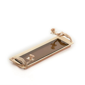 Bandeja DE SERVICIO DE METAL rectangular con asas florales Bandeja decorativa chapada en oro de lujo para el hogar Hotel y uso de regalo Plato hecho a mano - Product Image 1