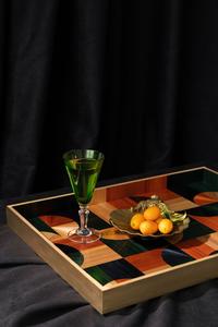 Bandeja de servicio geométrica vibrante Diseño de madera elegante Acento para el hogar Pantalla versátil Regalo de anfitrión pensativo - Product Image 3