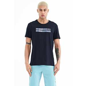 T-shirt imprimé pour homme TOMMYLIFE Peter à col rond, coupe standard, 88204, haut décontracté à manches courtes en mélange de coton premium, rouge - Product Image 3