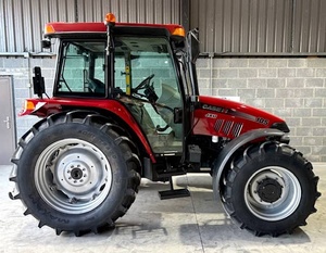 Tracteur agricole CASE IH 105 HP à roues motrices 4x4, cabine fermée rouge, haute productivité, performances optimales - Product Image 2