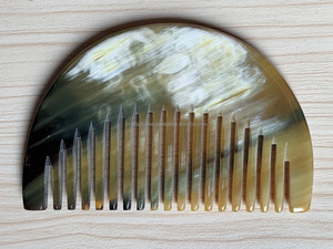 Peigne en corne de buffle naturelle sculpté à la main, de haute qualité, personnalisé, pour coiffer les cheveux, écologique, fabriqué à la main en Inde - Product Image 2