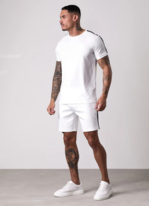 Qualité supérieure 2 pièces coupe ajustée manches courtes panneau contrasté ensemble t-shirt et short en poly pour hommes entraînement de gymnastique plage et streetwear - Product Image 3