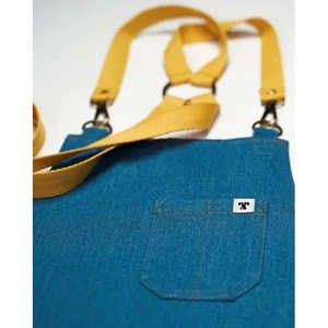 Tablier de travail en denim délavé jaune avec logo brodé pour la cuisine, les barbecues, les restaurants, les baristas et les serveurs - Product Image 5