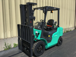 Transpalette alimenté Mitsubishi FG25N 2020 pour accessoires de construction - Product Image 6