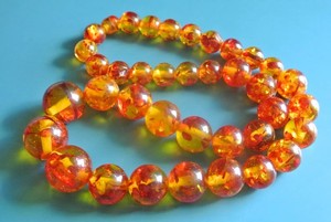 สร้อยคอจี้ลูกปัดเรซินรูปดอกไม้แบบคลาสสิกแฟชั่นใหม่สำหรับงานเลี้ยง - Product Image 3