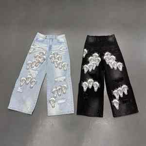 El arte clásico se une al estilo moderno con nuestro intrincado trabajo de bordado floral, que se presenta en esta pantalona vaquera premium. - Product Image 5