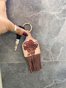 Porte-clés en cuir sculpté à la main Gravure au laser Porte-clés élégant personnalisé de marque Porte-clés vintage véritable - Product Image 2