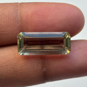 อินเดีย ผู้ผลิตโดยตรง อเมทิสต์สีเขียวทรงบาแกตต์เจียระไน ขัดเงา พลอยธรรมชาติ น้ำหนัก 10 กะรัต ขนาด 22x9x6 มม. สำหรับทำเครื่องประดับ - Product Image 2