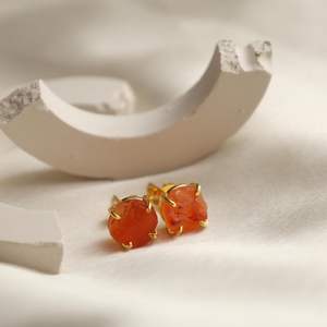 8-10mm pierre de cornaline brute plaqué or ensemble de broches boucles d'oreilles à la main pierre de naissance délicate bijoux minimalistes pour les femmes - Product Image 4