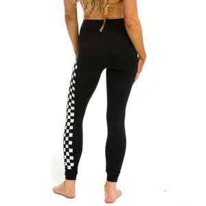 Leggings de yoga à séchage rapide pour femmes de 28 pouces à taille haute contrôle du ventre taille élastique avec poches à logo personnalisé - Product Image 2