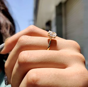 Anillos solitarios de moda personalizados para mujer, hechos en plata de ley 925 y diamantes de moissanita de corte radiante - Product Image 5