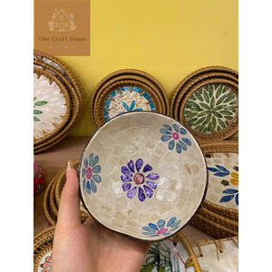 Bol en noix de coco écologique en nacre avec motifs floraux accrocheurs, bol en coquille de noix de coco artisanal unique et décoratif - Product Image 6