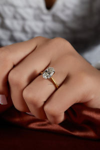 Bague de fiançailles en moissanite de 3 carats, coupe ovale, allongée, glace pilée, étincelle, intemporelle et faite à la main pour la mariée Morden - Product Image 5